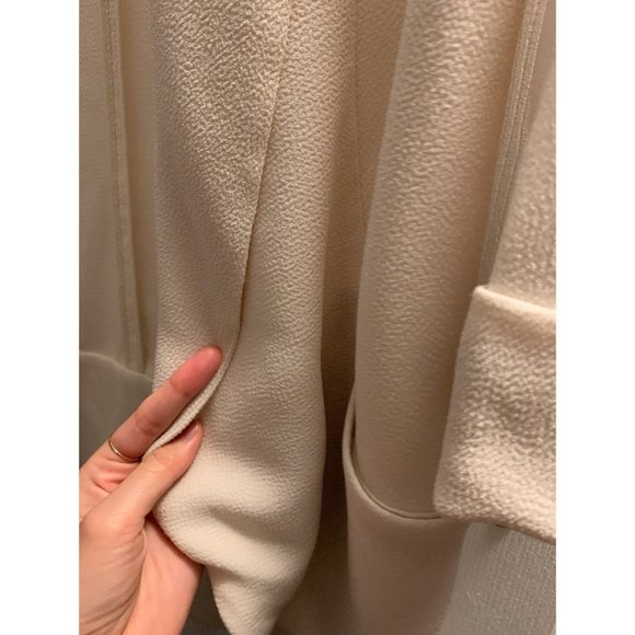 Aritzia Flowy Cream Crepe Blazer Size 2 XS - Picture 2 of 7